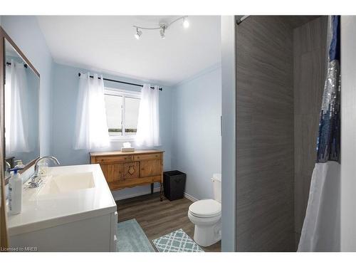 111 Hazel Street, Dunsford, ON - Indoor Photo Showing Bathroom