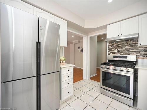 6154 Rowers Crescent, Mississauga, ON - Indoor Photo Showing Kitchen