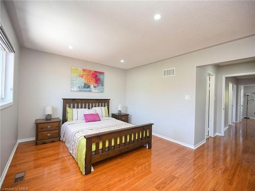 6154 Rowers Crescent, Mississauga, ON - Indoor Photo Showing Bedroom