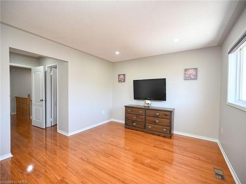 6154 Rowers Crescent, Mississauga, ON - Indoor Photo Showing Other Room