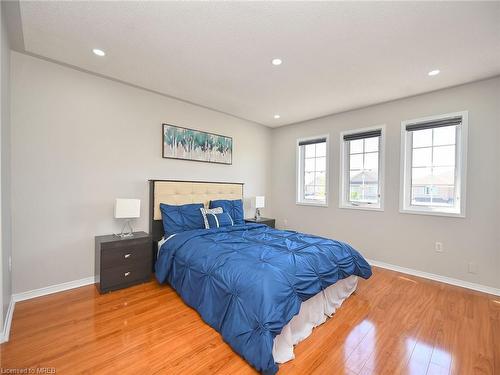 6154 Rowers Crescent, Mississauga, ON - Indoor Photo Showing Bedroom