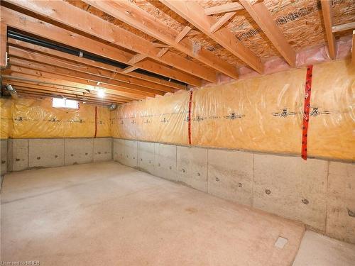 6154 Rowers Crescent, Mississauga, ON - Indoor Photo Showing Basement