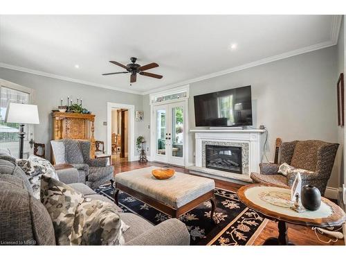 119 Oakel Street, Lyndhurst, ON - Indoor Photo Showing Living Room With Fireplace