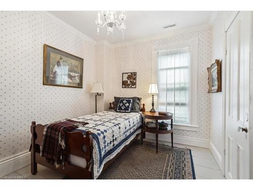 119 Oakel Street, Lyndhurst, ON - Indoor Photo Showing Bedroom