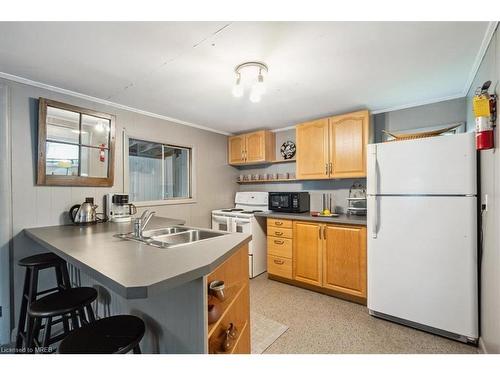119 Oakel Street, Lyndhurst, ON - Indoor Photo Showing Kitchen With Double Sink