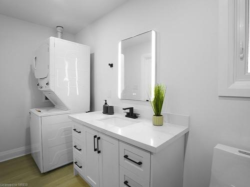 17 Riverview Dr, Cambridge, ON - Indoor Photo Showing Laundry Room