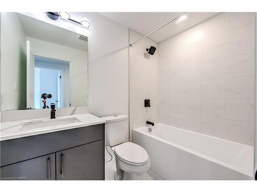 33-3900 Savoy Street, London, ON - Indoor Photo Showing Bathroom