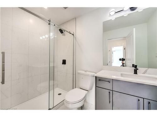 33-3900 Savoy Street, London, ON - Indoor Photo Showing Bathroom