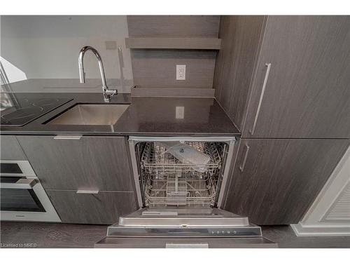 310-28 Ann Street, Mississauga, ON - Indoor Photo Showing Laundry Room
