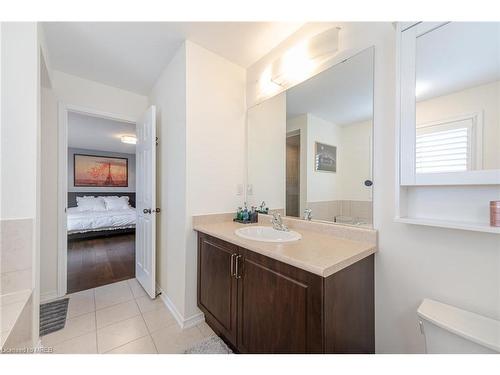 8799 Dogwood Crescent Crescent, Niagara Falls, ON - Indoor Photo Showing Bathroom