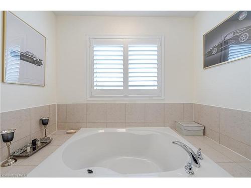 8799 Dogwood Crescent Crescent, Niagara Falls, ON - Indoor Photo Showing Bathroom