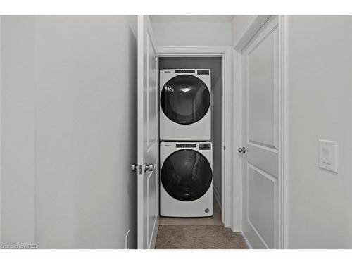7137 Parsa Street, Niagara Falls, ON - Indoor Photo Showing Laundry Room