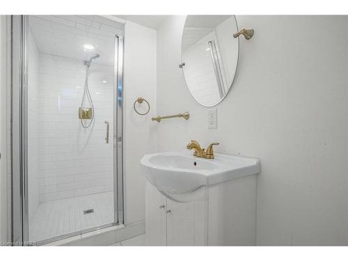 5688 Desson Avenue, Niagara Falls, ON - Indoor Photo Showing Bathroom