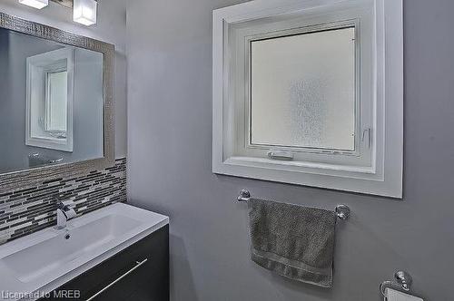 3335 Singleton Avenue, London, ON - Indoor Photo Showing Bathroom