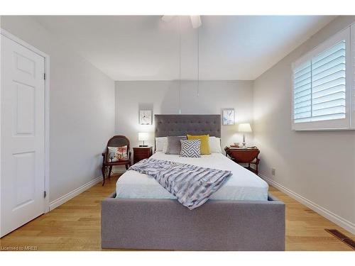 182 Melbourne Drive, Bradford, ON - Indoor Photo Showing Bedroom