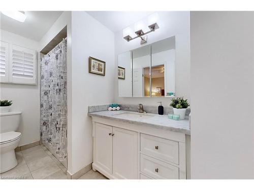182 Melbourne Drive, Bradford, ON - Indoor Photo Showing Bathroom