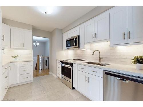 182 Melbourne Drive, Bradford, ON - Indoor Photo Showing Kitchen With Stainless Steel Kitchen With Upgraded Kitchen