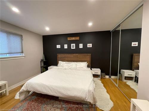 21 Swanhurst Boulevard, Mississauga, ON - Indoor Photo Showing Bedroom