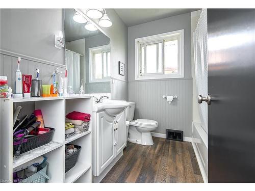 6861 Hagar Avenue, Niagara Falls, ON - Indoor Photo Showing Bathroom