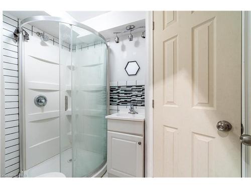 82 Trowbridge Street, Woolwich, ON - Indoor Photo Showing Bathroom