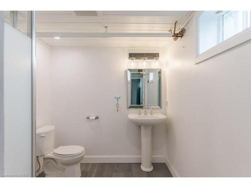 16 Conger Street, Peterborough, ON - Indoor Photo Showing Bathroom