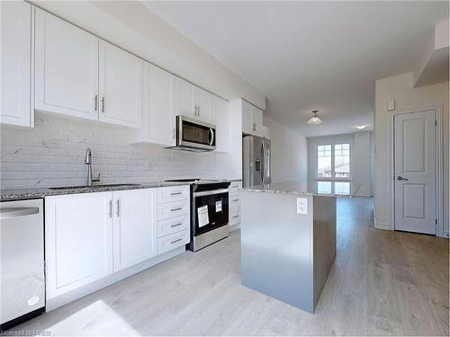 106-10 Birmingham Drive, Cambridge, ON - Indoor Photo Showing Kitchen With Upgraded Kitchen