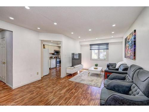 30 Maxwell Drive, Kitchener, ON - Indoor Photo Showing Living Room