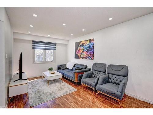 30 Maxwell Drive, Kitchener, ON - Indoor Photo Showing Living Room