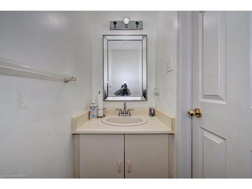 30 Maxwell Drive, Kitchener, ON - Indoor Photo Showing Bathroom