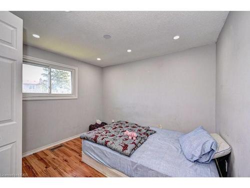 30 Maxwell Drive, Kitchener, ON - Indoor Photo Showing Bedroom