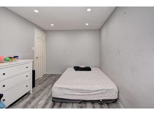 30 Maxwell Drive, Kitchener, ON - Indoor Photo Showing Bedroom