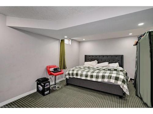 30 Maxwell Drive, Kitchener, ON - Indoor Photo Showing Bedroom