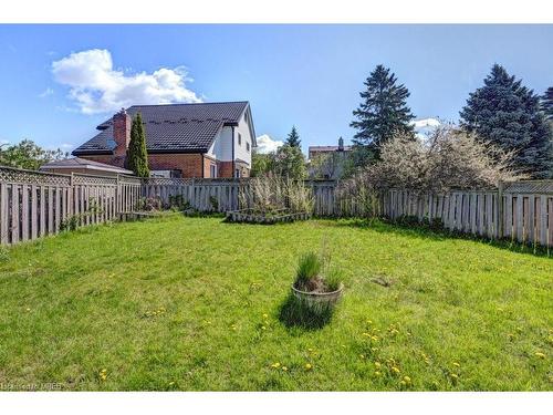30 Maxwell Drive, Kitchener, ON - Outdoor With Backyard