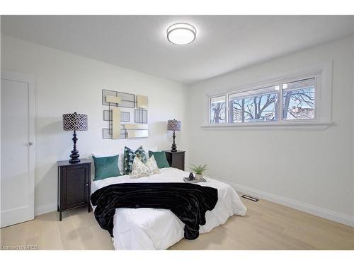 79 Hearth Crescent, Kitchener, ON - Indoor Photo Showing Bedroom