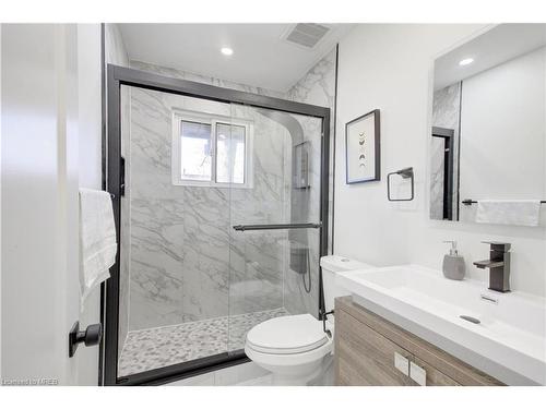 79 Hearth Crescent, Kitchener, ON - Indoor Photo Showing Bathroom