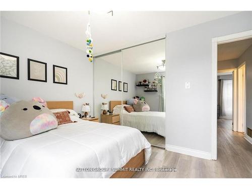 21 Carter Drive, Brampton, ON - Indoor Photo Showing Bedroom