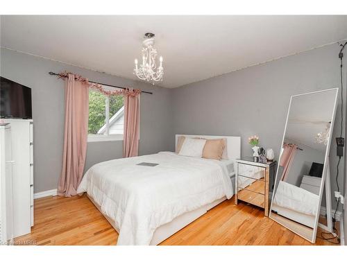 9 Fagan Drive, Halton Hills, ON - Indoor Photo Showing Bedroom