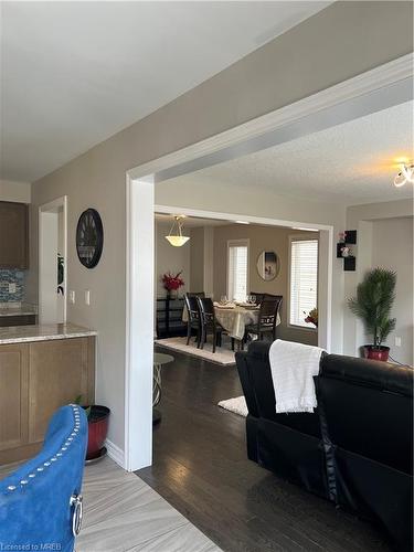 11 Knotty Pine Avenue, Cambridge, ON - Indoor Photo Showing Living Room