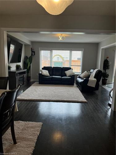 11 Knotty Pine Avenue, Cambridge, ON - Indoor Photo Showing Living Room