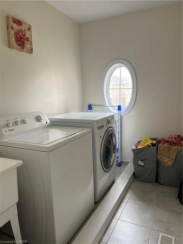 11 Knotty Pine Avenue, Cambridge, ON - Indoor Photo Showing Laundry Room
