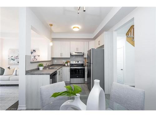 25 Elsegood Drive, Guelph, ON - Indoor Photo Showing Kitchen