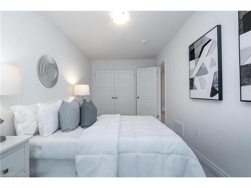 25 Elsegood Drive, Guelph, ON - Indoor Photo Showing Bedroom