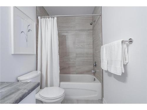 25 Elsegood Drive, Guelph, ON - Indoor Photo Showing Bathroom