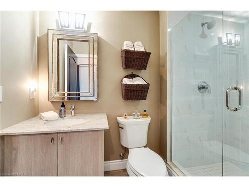 303-90 Orchard Point Road Road, Orillia, ON - Indoor Photo Showing Bathroom