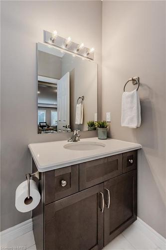 524 Florencedale Cres Crescent, Kitchener, ON - Indoor Photo Showing Bathroom
