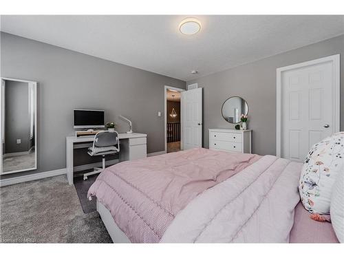 524 Florencedale Cres Crescent, Kitchener, ON - Indoor Photo Showing Bedroom