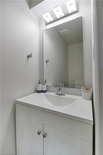 692 Devon Street, Stratford, ON - Indoor Photo Showing Bathroom
