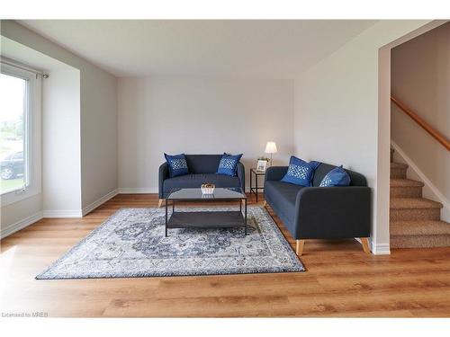 692 Devon Street, Stratford, ON - Indoor Photo Showing Living Room