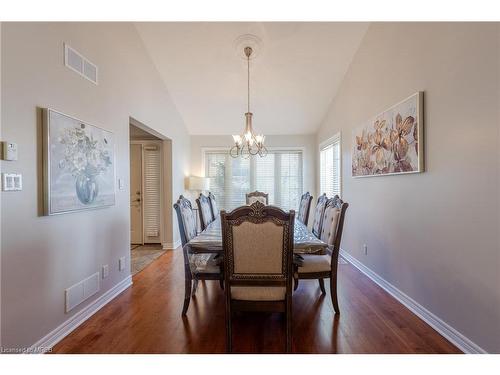 8233 Costabile Drive, Niagara Falls, ON - Indoor Photo Showing Dining Room