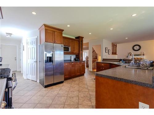 8233 Costabile Drive, Niagara Falls, ON - Indoor Photo Showing Kitchen